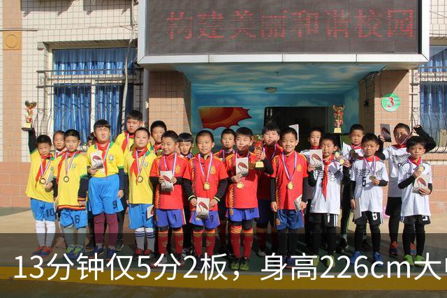 13分钟仅5分2板，身高226cm大中锋表现低迷，球迷：杜锋果然没骂错你